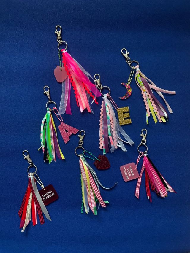 Collection porte clé ou le gri-gri de sac à main panier de plage ou cartable ! 

A personnaliser au choix une Lettre, une 🍓,une rondelle de 🍋, une lune 🌓, un petit mot doux pour maman 

Qu’en pensez vous ?